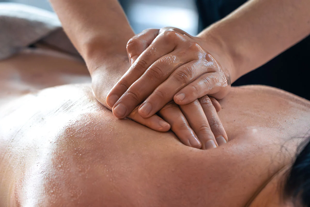 Chiropractor in Markham ON treating a patient at Rally Point Health and Rehab inside South Unionville Health Centre